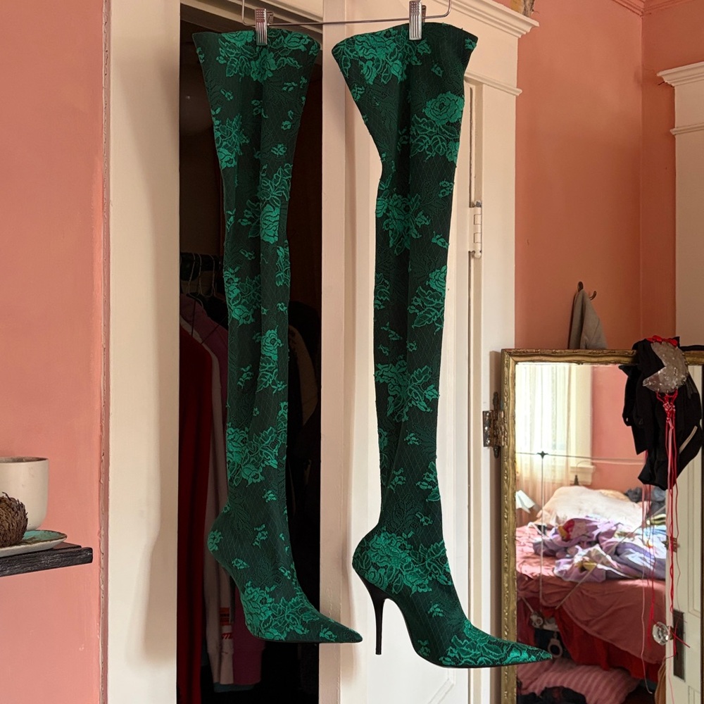 Balenciaga THIGH HIGH super sexy boots worn once NWOB authentic